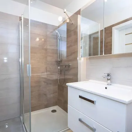 In With Free Parking Apartment Pressburg