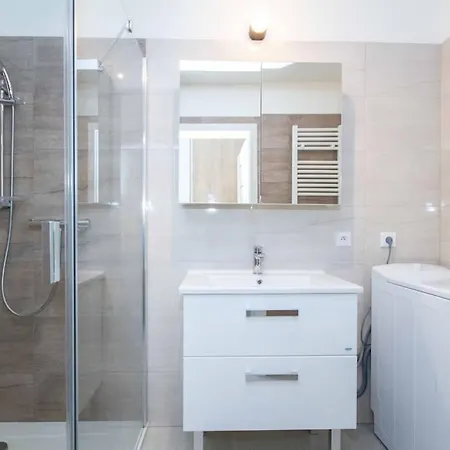 In With Free Parking * Pressburg